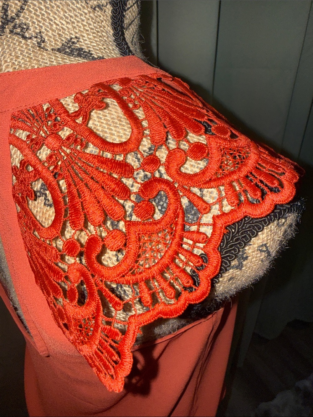 Express Coral Lace-Shoulder Keyhole Sleeveless Top - Picture 5 of 7